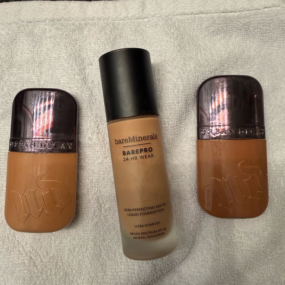Urban Decay Face Bond Foundation - Medium Olive (20)
